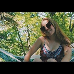 Meet your Posher, Lauren